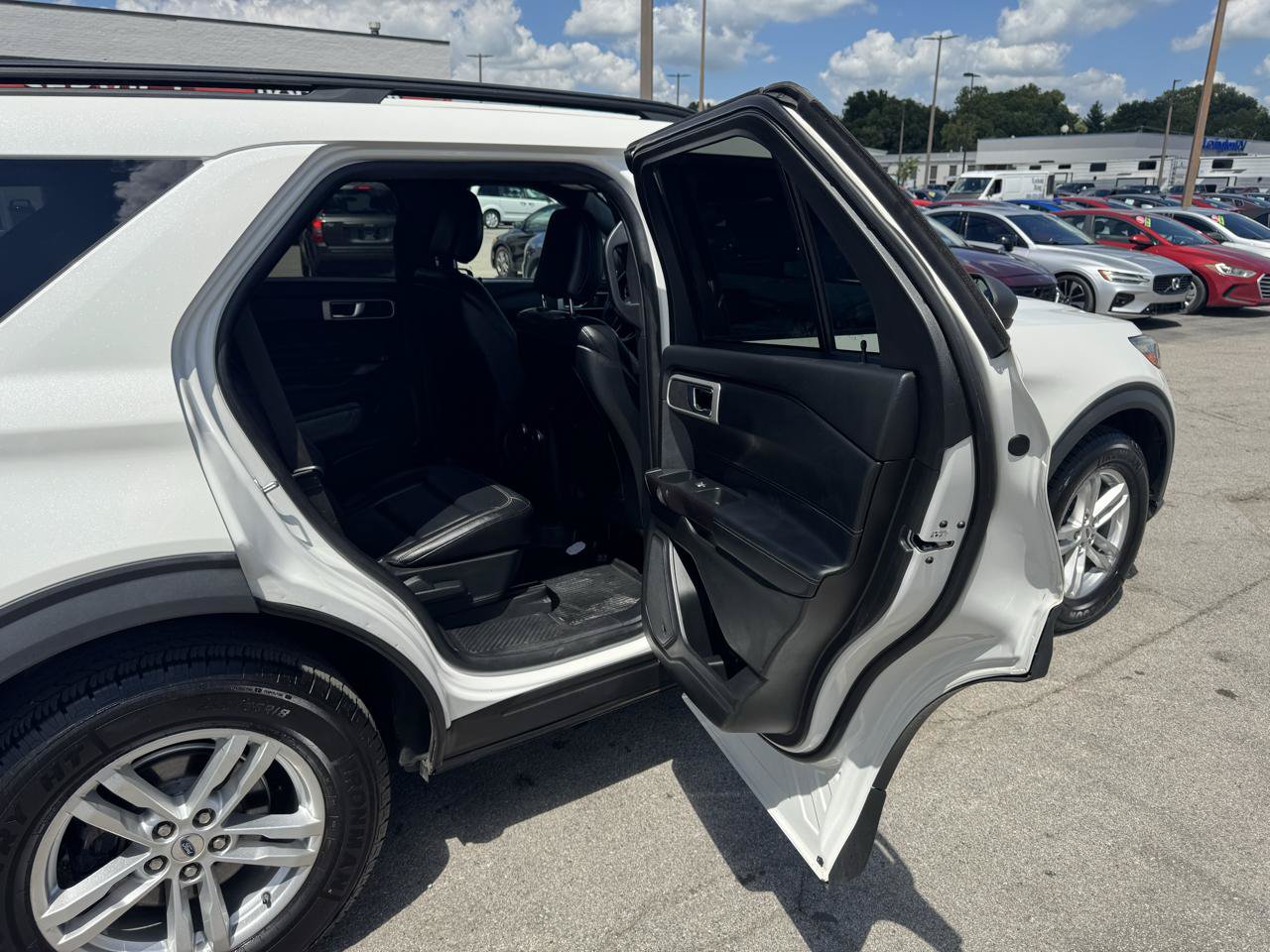 Used 2020 Ford Explorer XLT w/ Equipment Group 202A AWD/4WD image 11