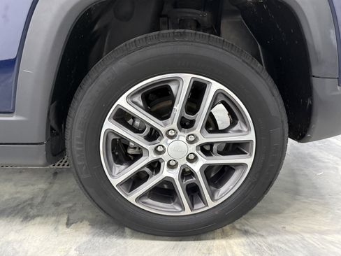 Used 2020 Jeep Compass Latitude FWD image 25