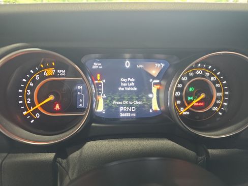 Used 2019 Jeep Wrangler Unlimited Sahara AWD/4WD image 18