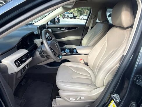 Used 2022 Lincoln Nautilus FWD w/ Premium Package image 9
