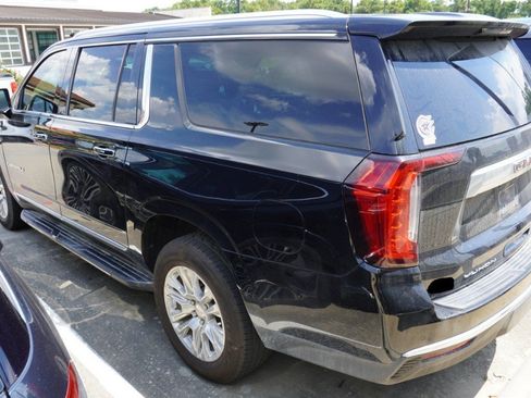 Used 2022 GMC Yukon XL Denali AWD/4WD image 8