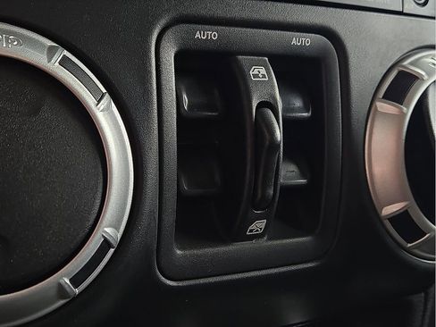 Used 2013 Jeep Wrangler Unlimited Sahara w/ Connectivity Group AWD/4WD image 15