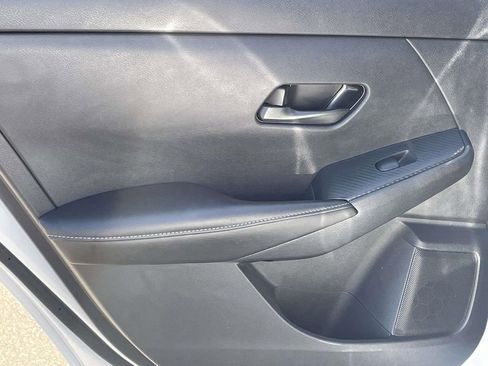 Used 2025 Nissan Sentra SV FWD image 9