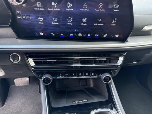 Used 2025 Chevrolet Traverse LT image 27