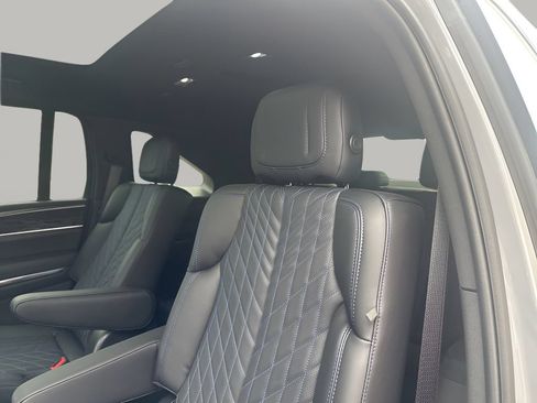 New 2026 Cadillac Escalade IQ Luxury 1 w/ LPO, Floor Liner Package AWD/4WD image 20