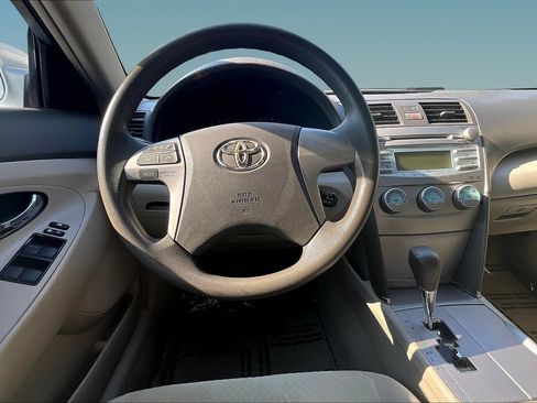 Used 2009 Toyota Camry LE FWD image 8