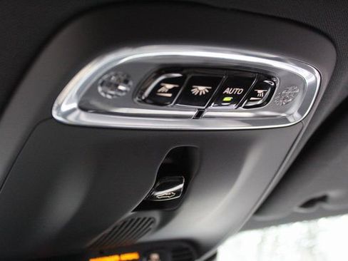 Certified 2022 Volvo S60 T8 R-Design image 29