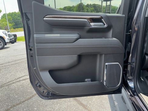 New 2025 GMC Sierra 1500 SLE w/ Preferred Package image 30