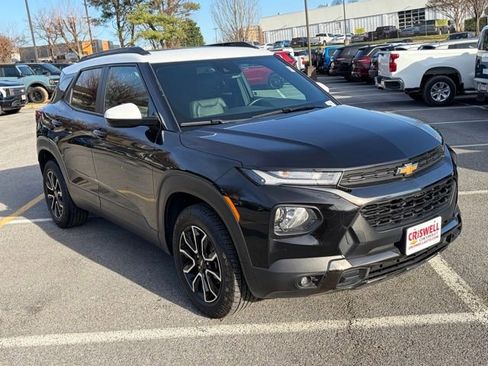 Used 2023 Chevrolet TrailBlazer ACTIV w/ Sun and Liftgate Package image 2