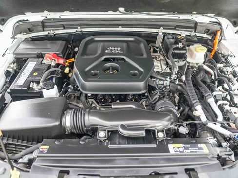 Used 2022 Jeep Wrangler Unlimited Sahara image 25