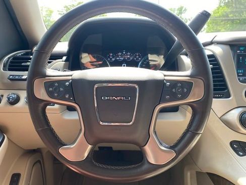 Used 2019 GMC Yukon Denali w/ Denali Ultimate Package AWD/4WD image 29