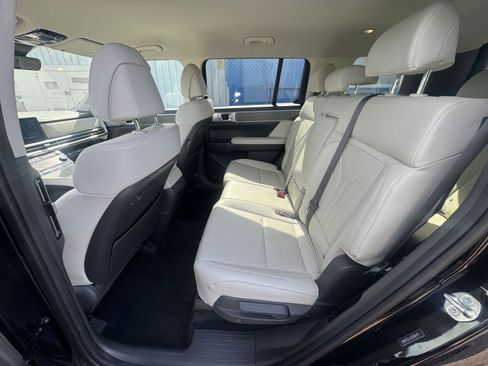 Used 2025 Hyundai Santa Fe SEL image 24