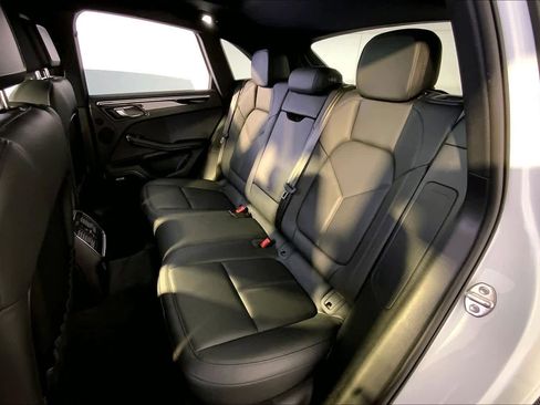 Used 2021 Porsche Macan image 24