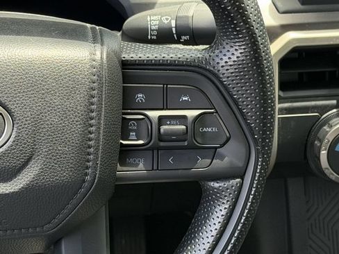 Used 2025 Toyota Tacoma SR5 AWD/4WD image 15