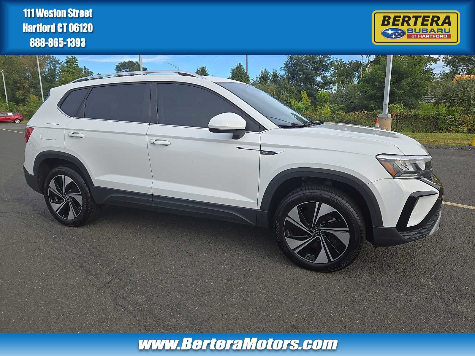 Used 2024 Volkswagen Taos SE w/ Panoramic Sunroof Package AWD/4WD image 1
