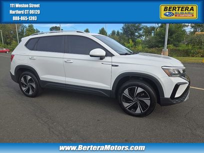 Used 2024 Volkswagen Taos SE w/ Panoramic Sunroof Package