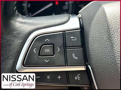 Used 2021 Toyota Highlander XLE FWD image 32