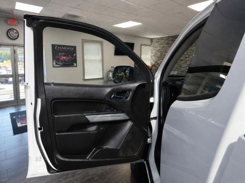 Used 2022 Chevrolet Colorado LT w/ Fleet Safety Package RWD image 11