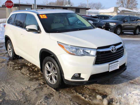Used 2015 Toyota Highlander XLE image 2