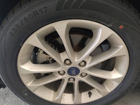Used 2020 Ford Fusion SE FWD image 31