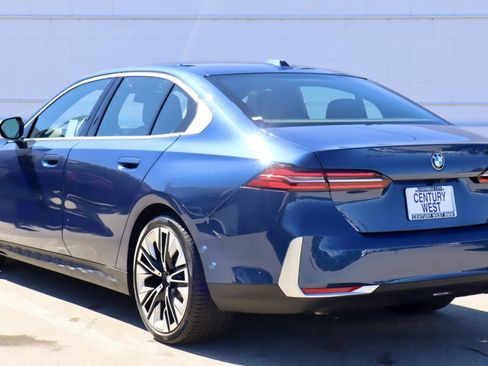 Used 2025 BMW 530i w/ Premium Package image 25