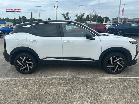 Used 2025 Nissan Kicks SV FWD image 4