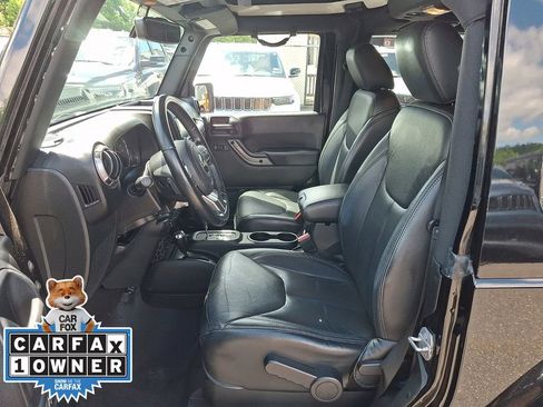 Used 2018 Jeep Wrangler Sahara AWD/4WD image 12