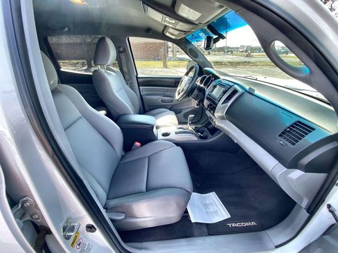 Used 2013 Toyota Tacoma PreRunner w/ TRD Sport Pkg image 26