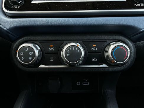 Used 2025 Nissan Versa SV image 25