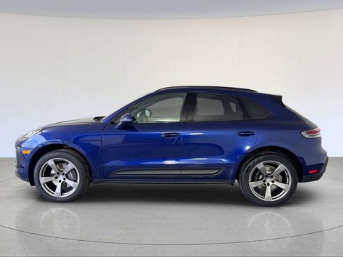 Certified 2025 Porsche Macan image 2