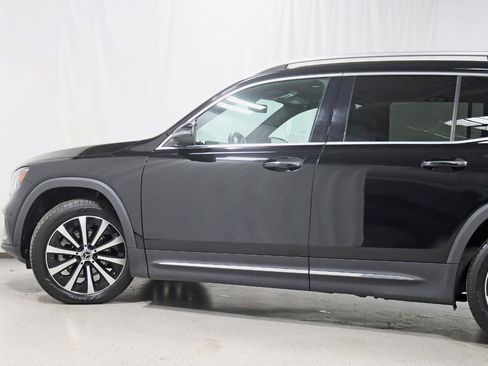 Used 2021 Mercedes-Benz GLB 250 4MATIC w/ Premium Package image 11