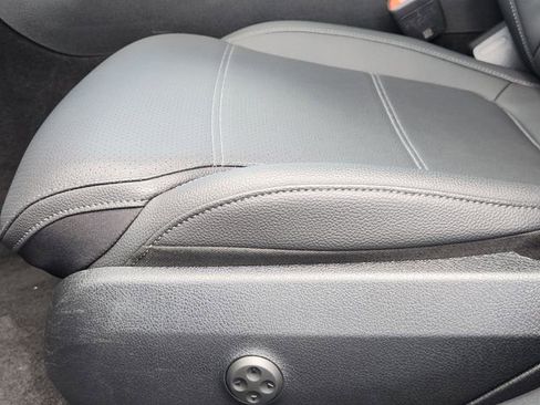 Used 2025 Mercedes-Benz C 300 Sedan image 18