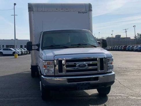 Used 2017 Ford E-450 and Econoline 450 Super Duty w/ Power Windows & Locks Group RWD image 3