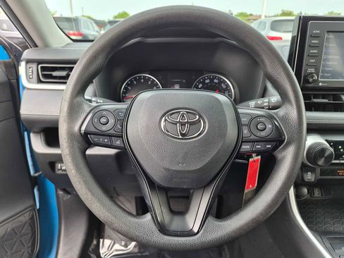 Used 2020 Toyota RAV4 LE w/ All Weather Liner Package AWD/4WD image 17