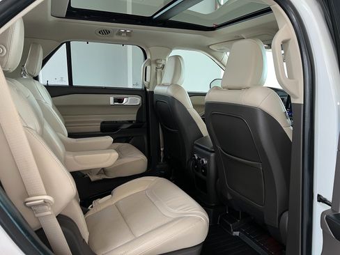 Used 2020 Ford Explorer Platinum w/ Premium Technology Package AWD/4WD image 27