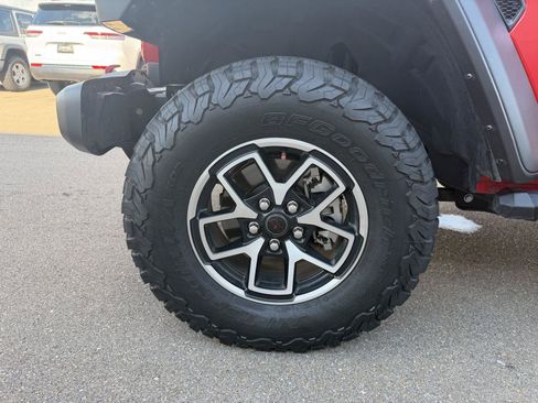 Used 2024 Jeep Wrangler Unlimited Rubicon w/ Safety Group AWD/4WD image 25