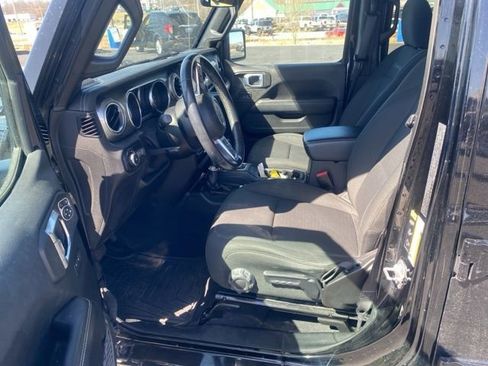 Used 2021 Jeep Wrangler Unlimited Sahara image 9