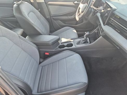 Used 2025 Volkswagen Jetta SE FWD image 30