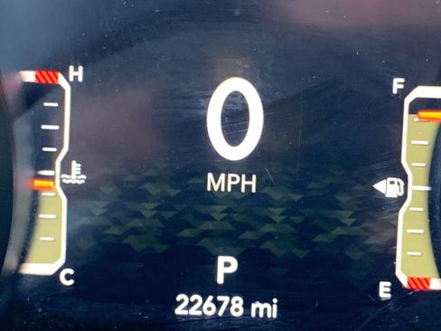 Used 2025 Jeep Wrangler Sahara image 39