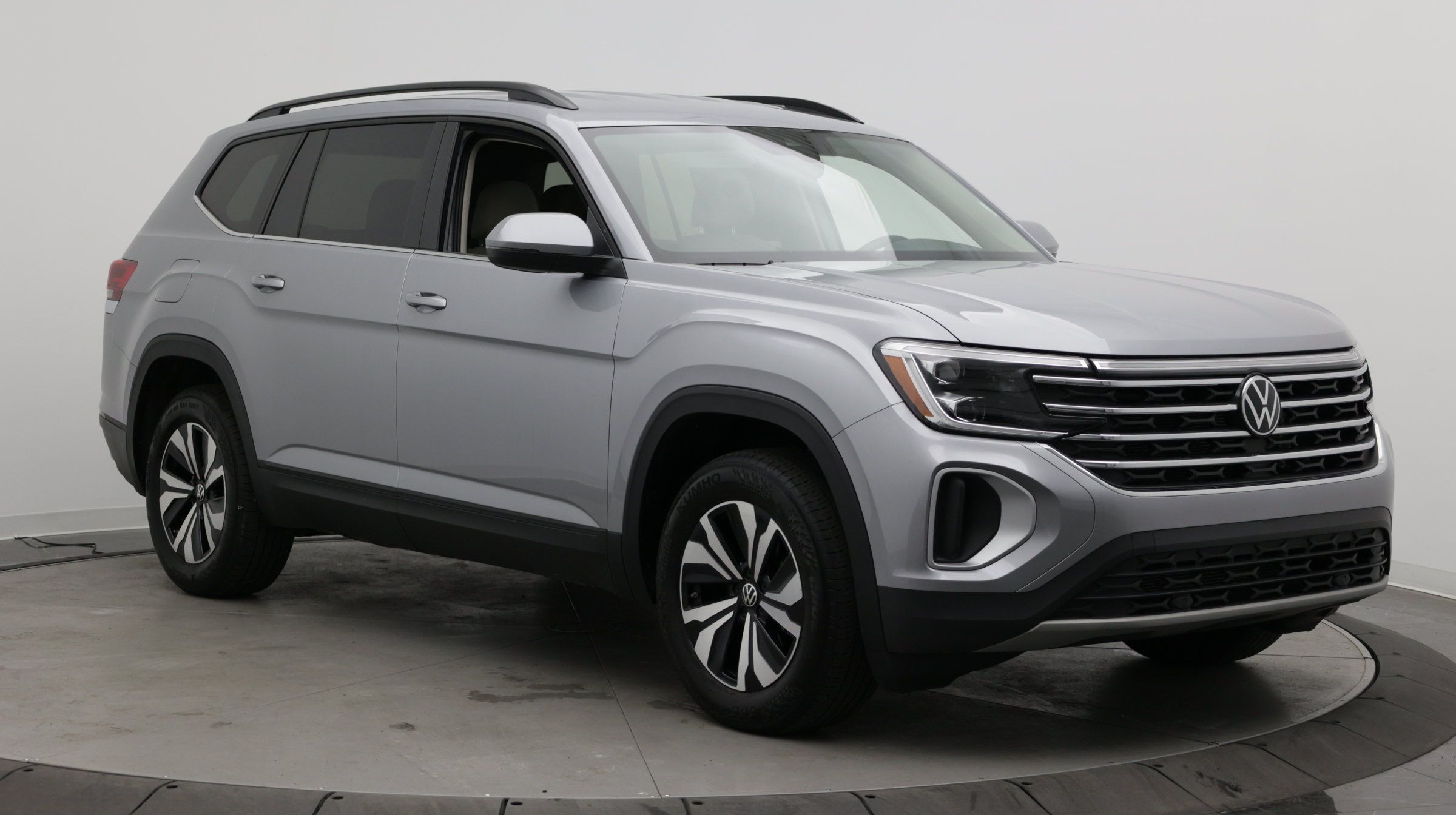 Used 2026 Volkswagen Atlas SE FWD image 3