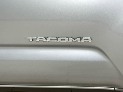 Used 2020 Toyota Tacoma TRD Sport image 6