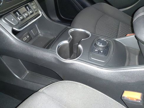 Used 2021 GMC Terrain SLE FWD image 26