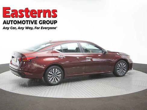 Used 2024 Nissan Altima 2.5 SV FWD image 41
