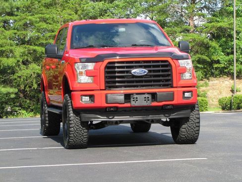 Used 2017 Ford F150 XLT w/ Equipment Group 301A Mid AWD/4WD image 9