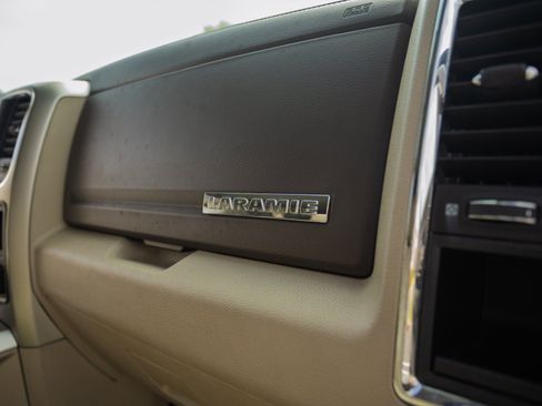 Used 2014 RAM 1500 Laramie w/ Convenience Group AWD/4WD image 16