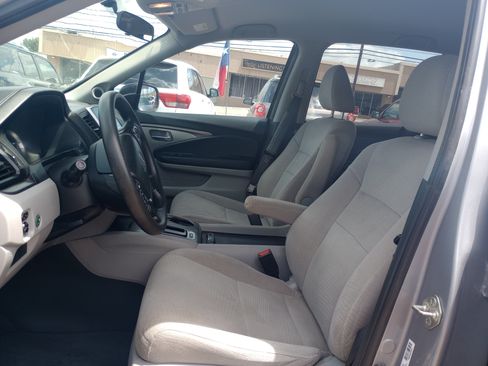 Used 2017 Honda Pilot EX image 10