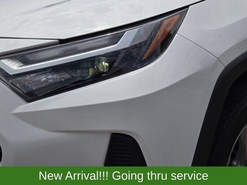 Used 2024 Toyota RAV4 XLE AWD/4WD image 7