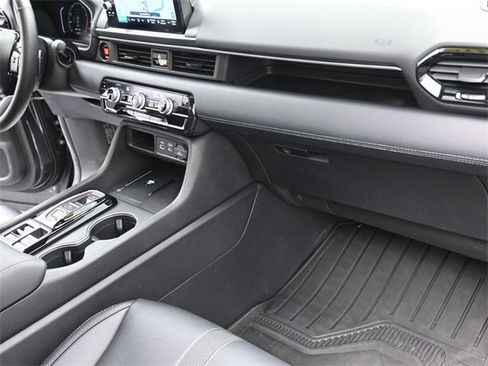 Used 2025 Honda Pilot Touring image 29