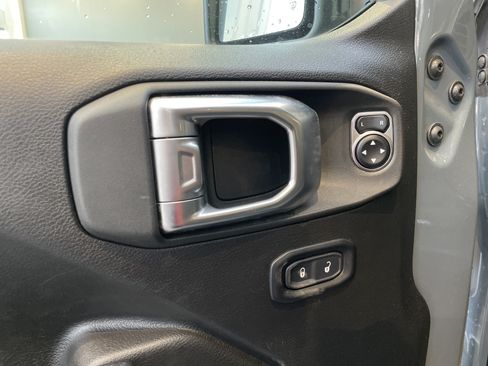 Used 2024 Jeep Wrangler Unlimited w/ Convenience Group AWD/4WD image 15