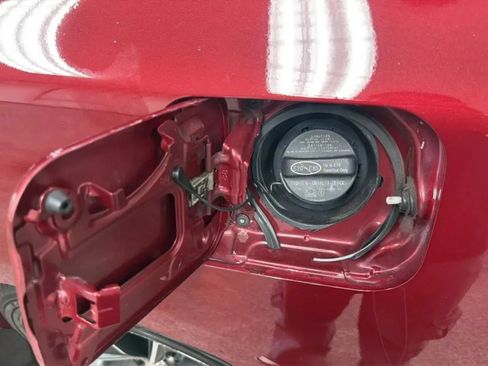 Used 2016 Toyota Camry XSE FWD image 29
